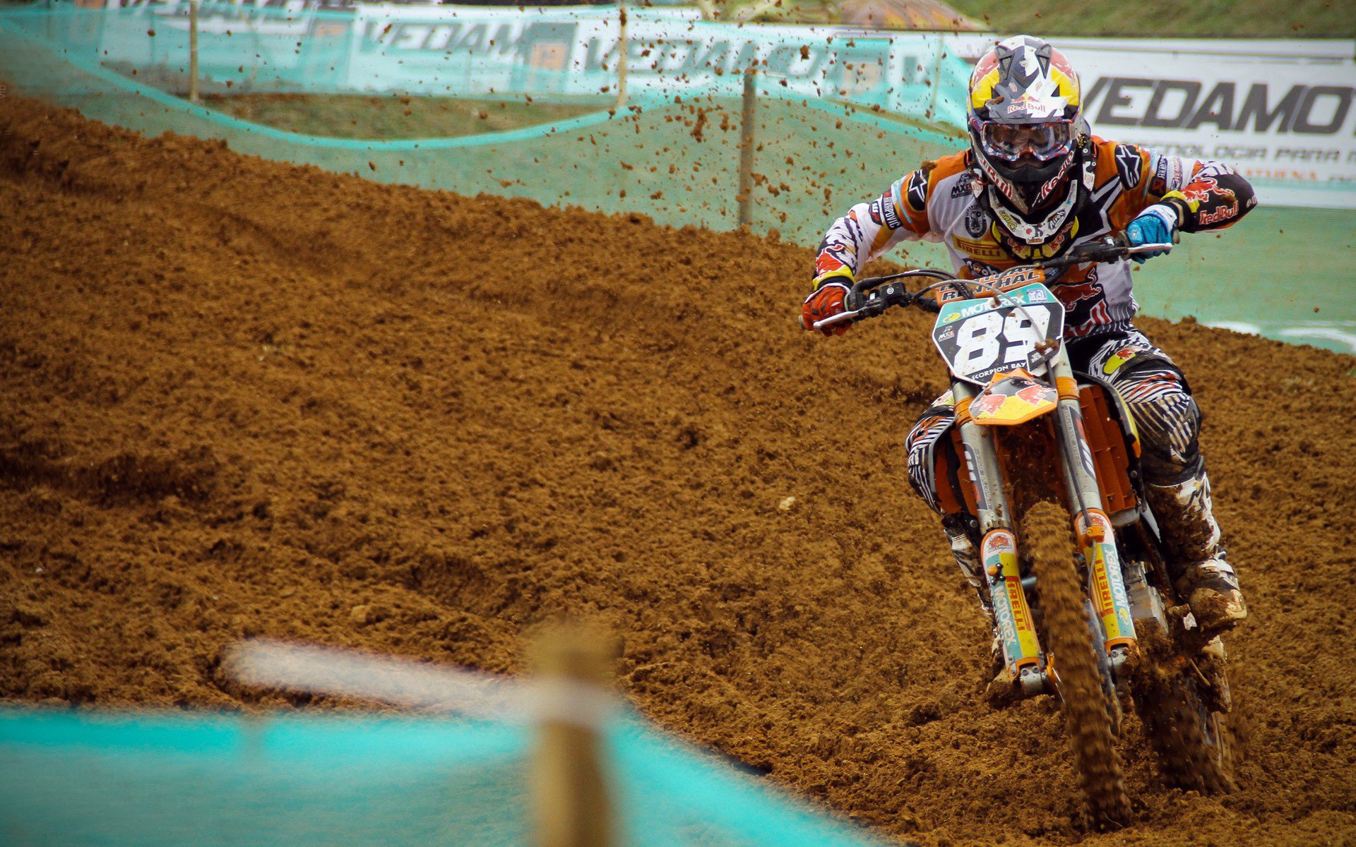 球员积极参与社区公益活动树立良好榜样传播体育正能量，为社区体育撰写宣传标语