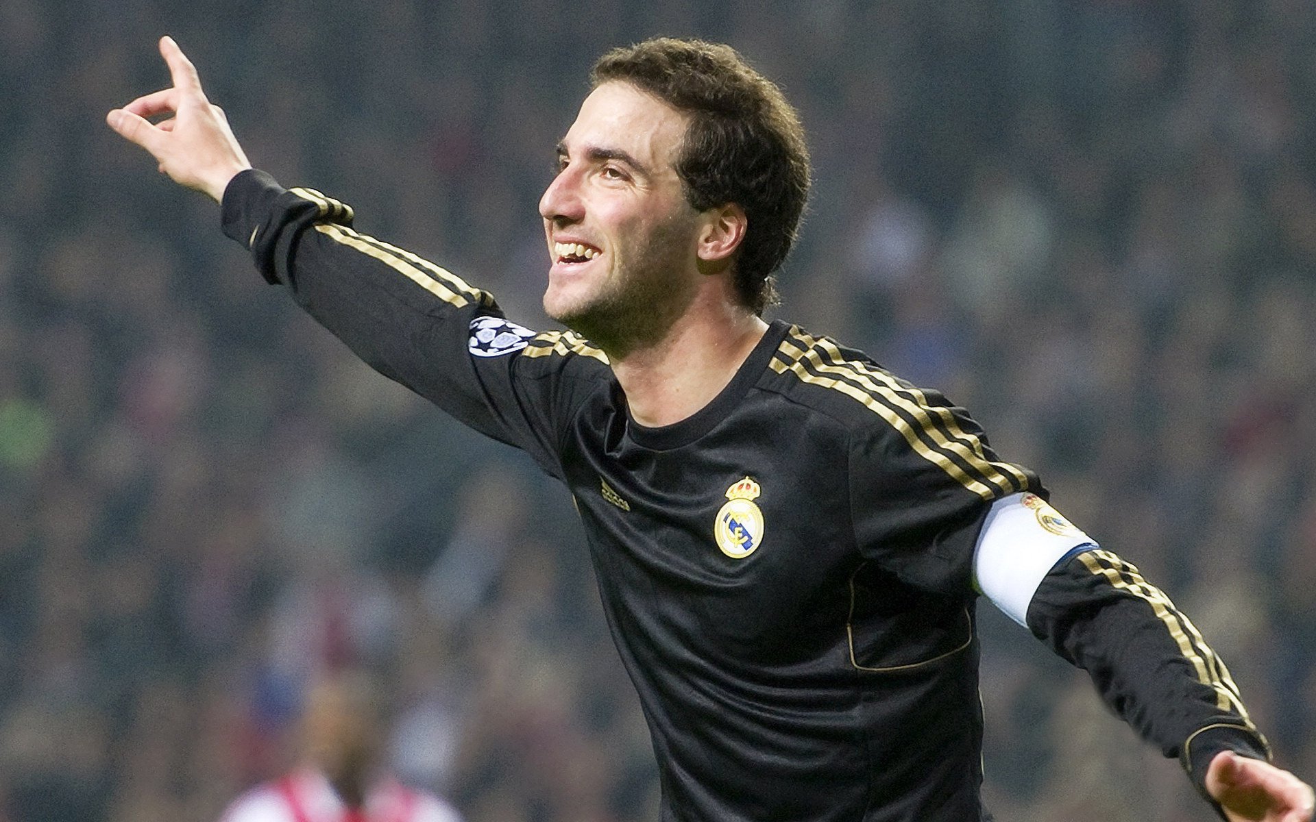 开云体育APP下载-德甲高速反击：瞬间突破，攻势如潮！，德甲德甲