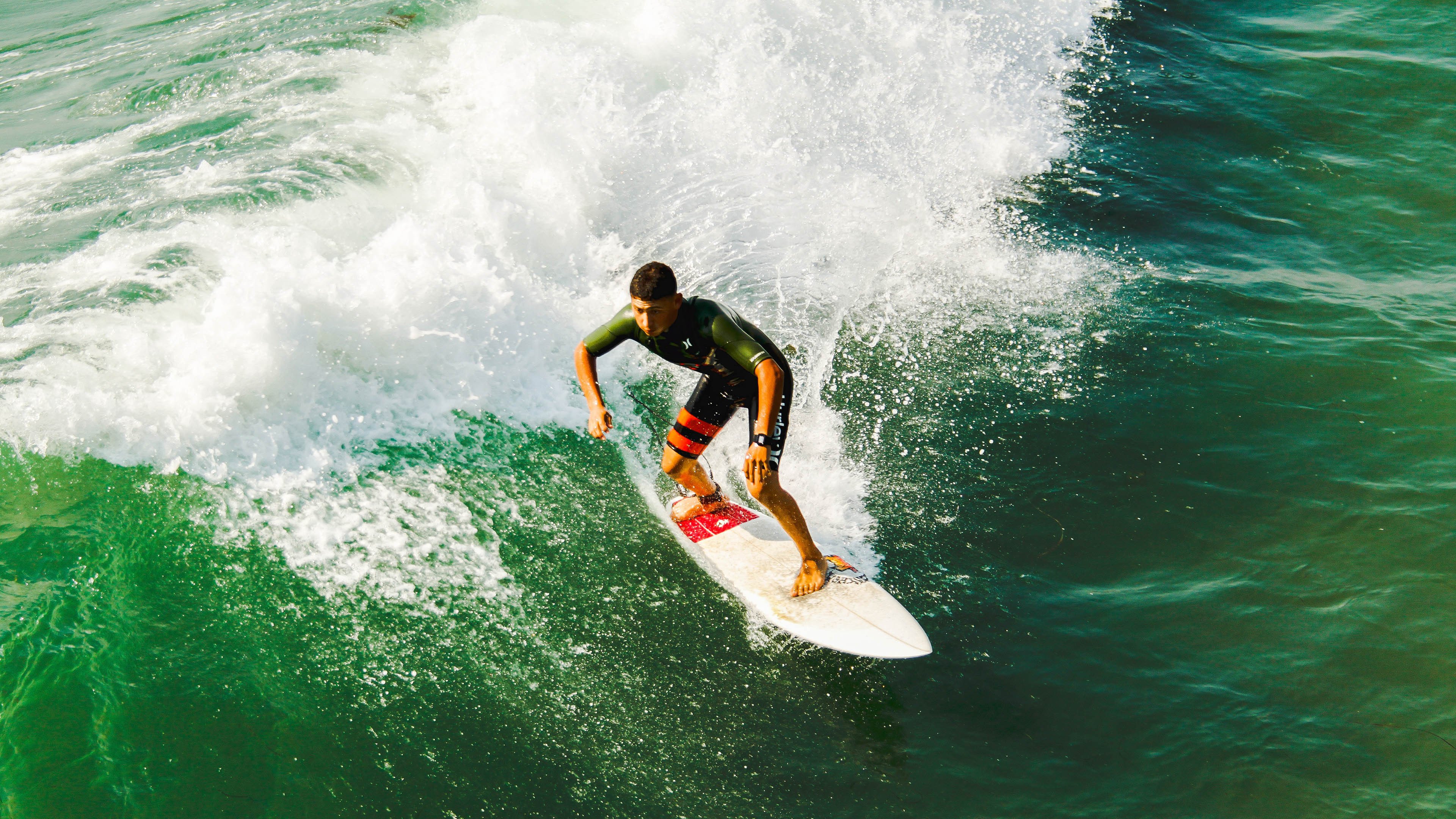 kaiyun开云·官方网站-米切尔单节十五分带领骑士反超比分，米切尔22分全队半场18记三分 爵士灭魔术迎九连胜